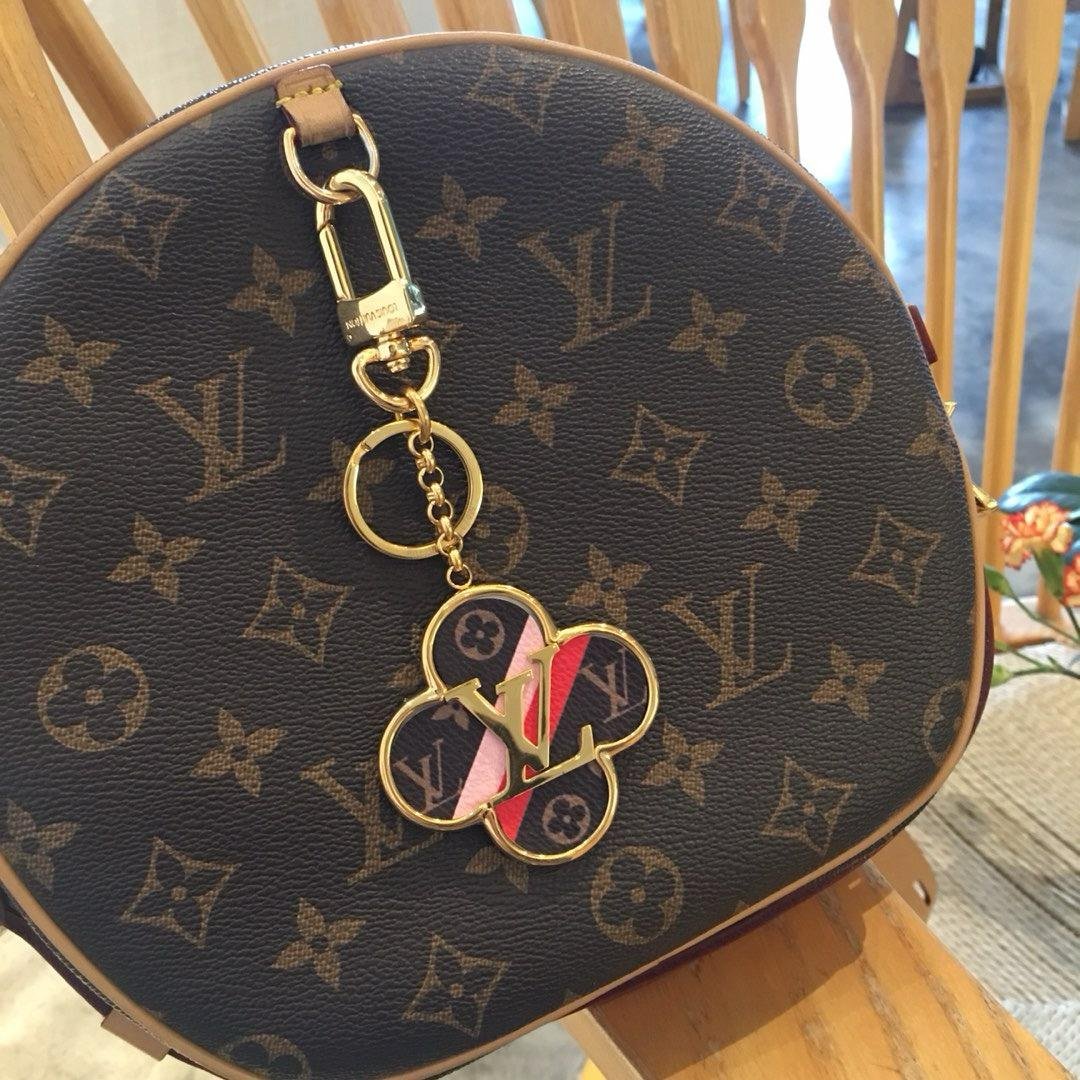 Bag/bag hanger from Louis vuitton - Louis Vuitton Charm | Aleppo Gift UAE